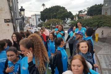 La  carroza anunciadora del Carnaval recorrió este miércoles el centro de la ciudad (Foto TA)